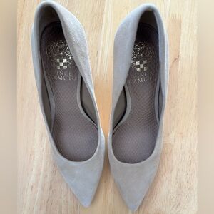 Vince Camuto Women's tan Suede Heels